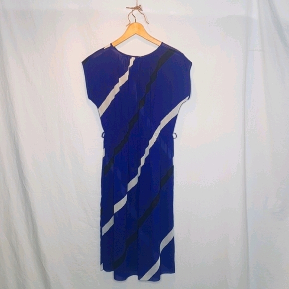 Vintage Midi length Dress with waist tie. - Picture 6 of 7